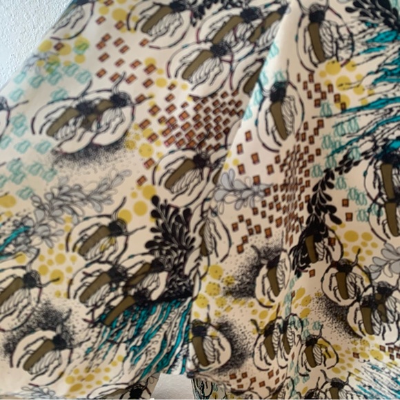 Rützou 100% Silk dress; beautiful and unusual print; ruffled front neckline - Picture 11 of 15